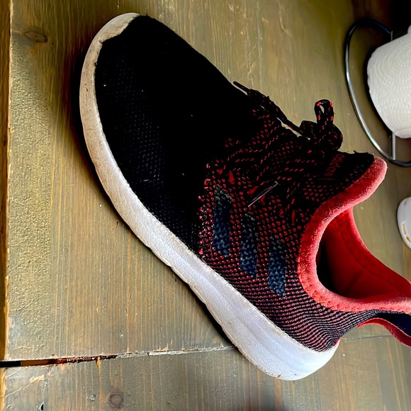 Kids Adidas shoes wore few times. Outgrew them - Picture 2 of 2